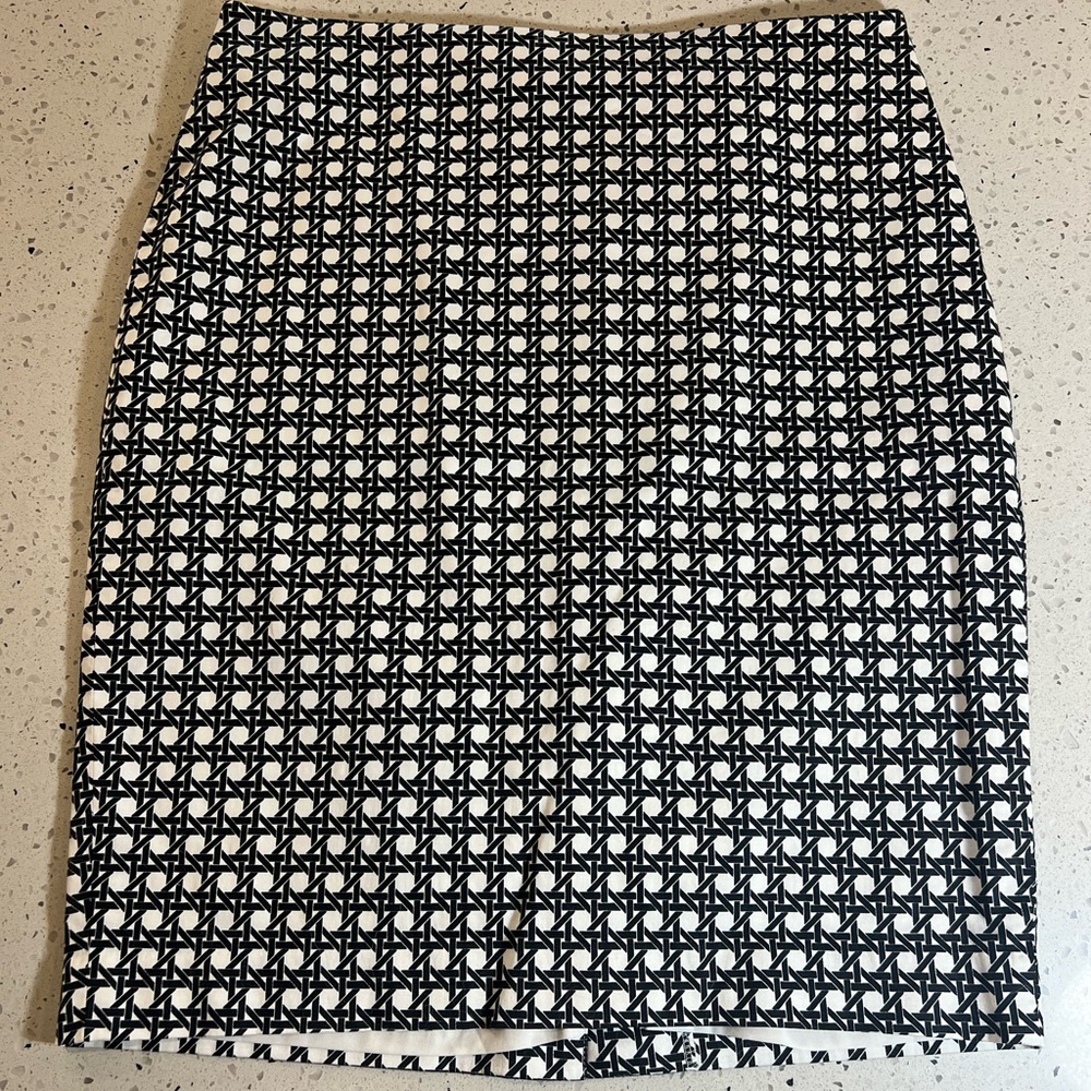 Ann Taylor Black and White Geometric Pencil Skirt